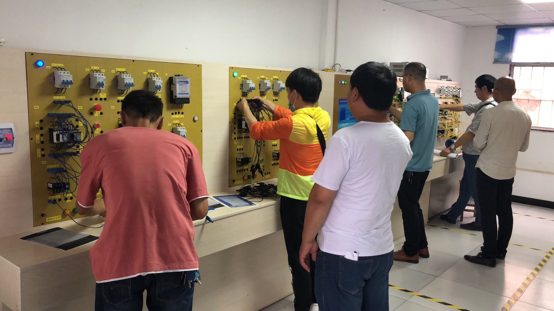 名卓教育低压电工实操培训